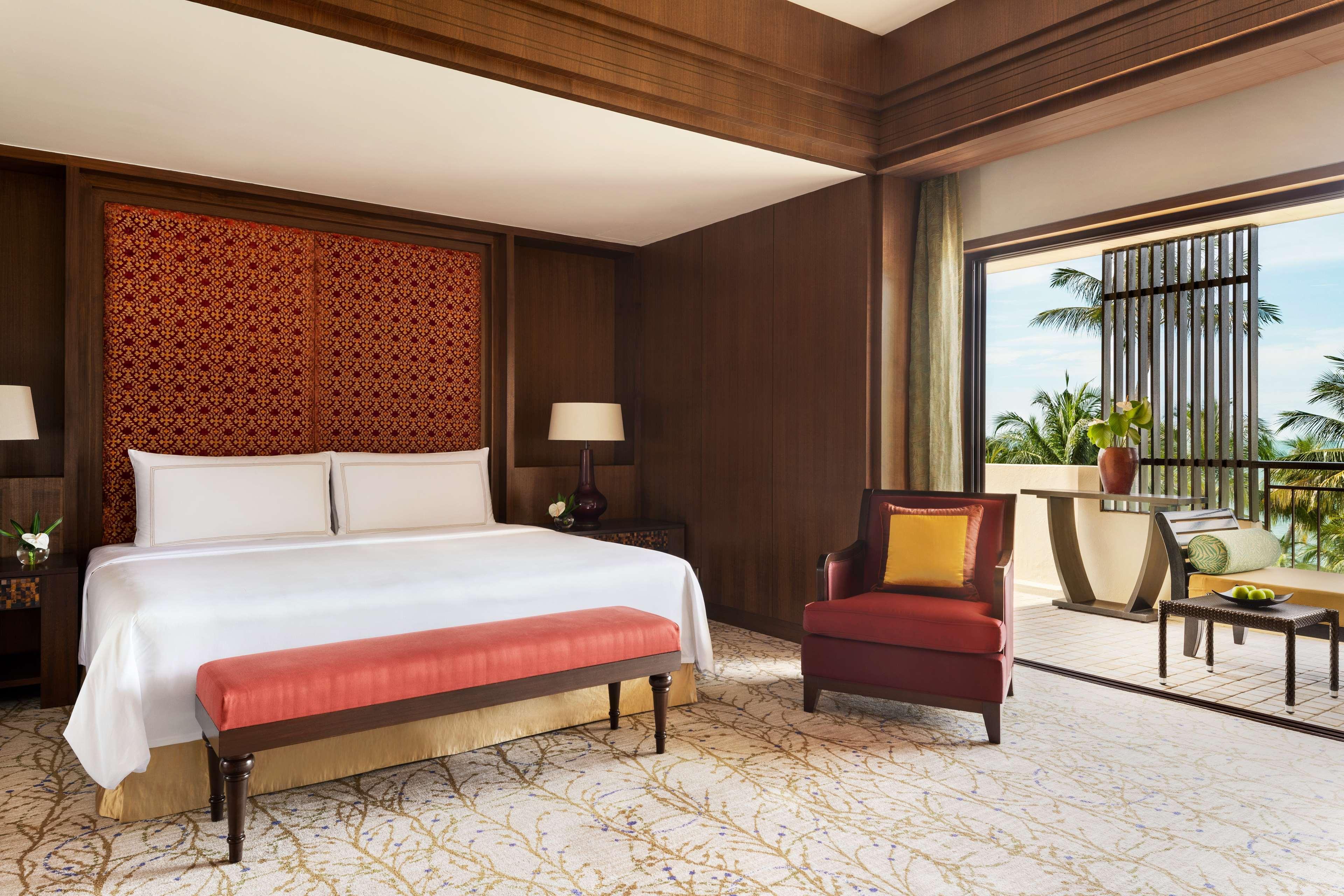 Shangri-La Rasa Sayang, Penang Batu Feringgi Exteriér fotografie A bedroom at the hotel