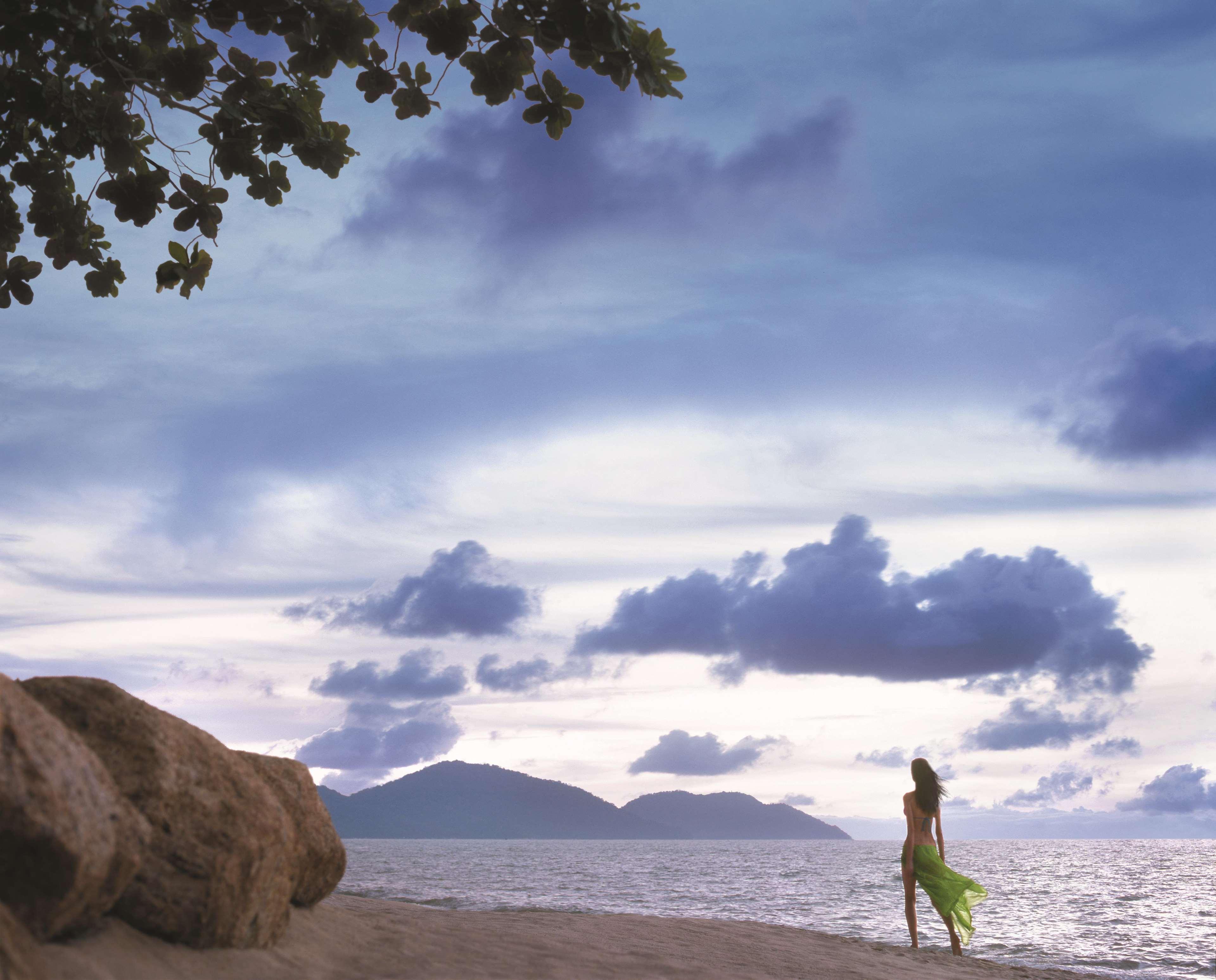 Shangri-La Rasa Sayang, Penang Batu Feringgi Exteriér fotografie Sunset at the beach