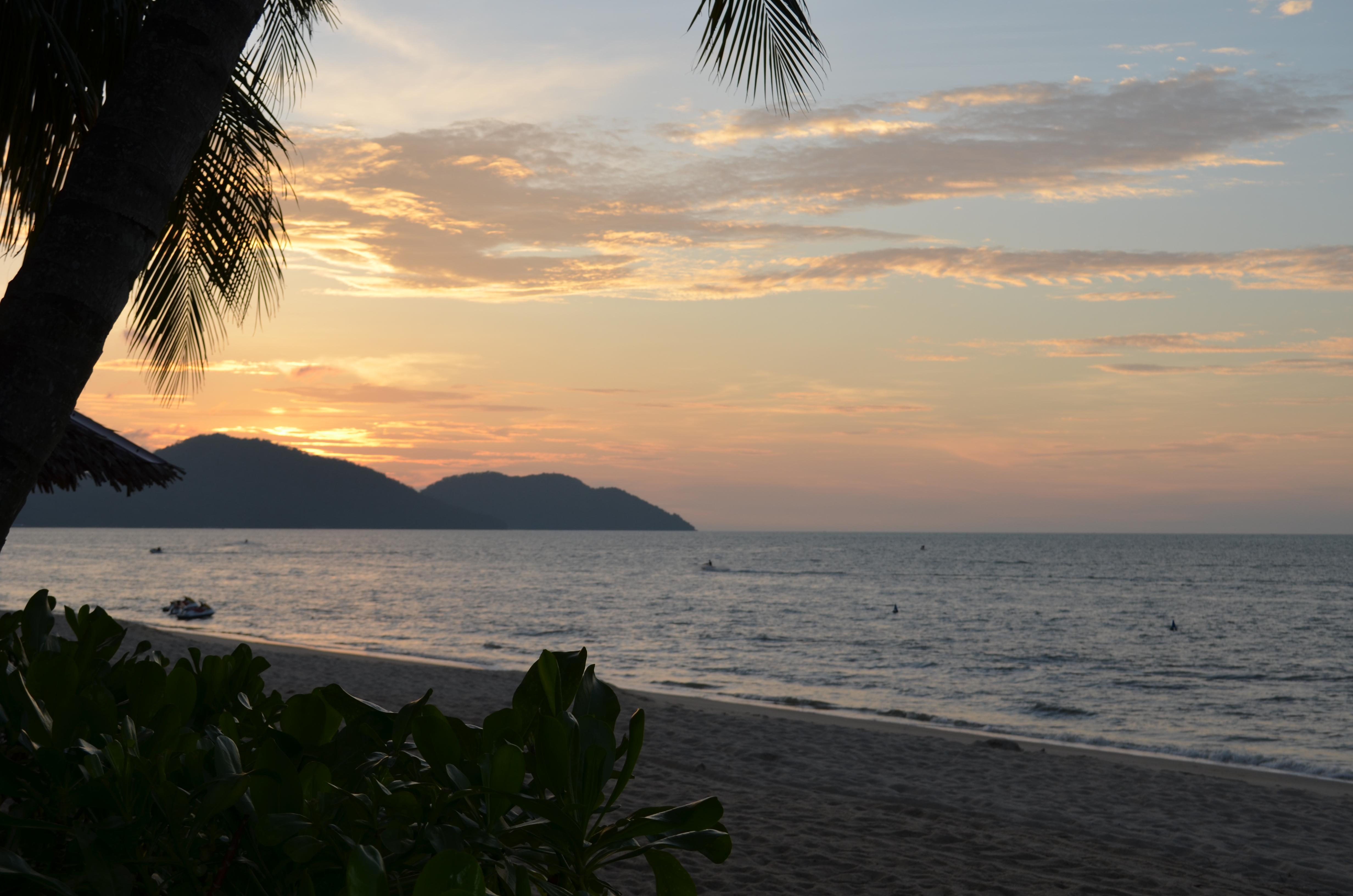 Shangri-La Rasa Sayang, Penang Batu Feringgi Exteriér fotografie Sunset at Tanjung Pulai