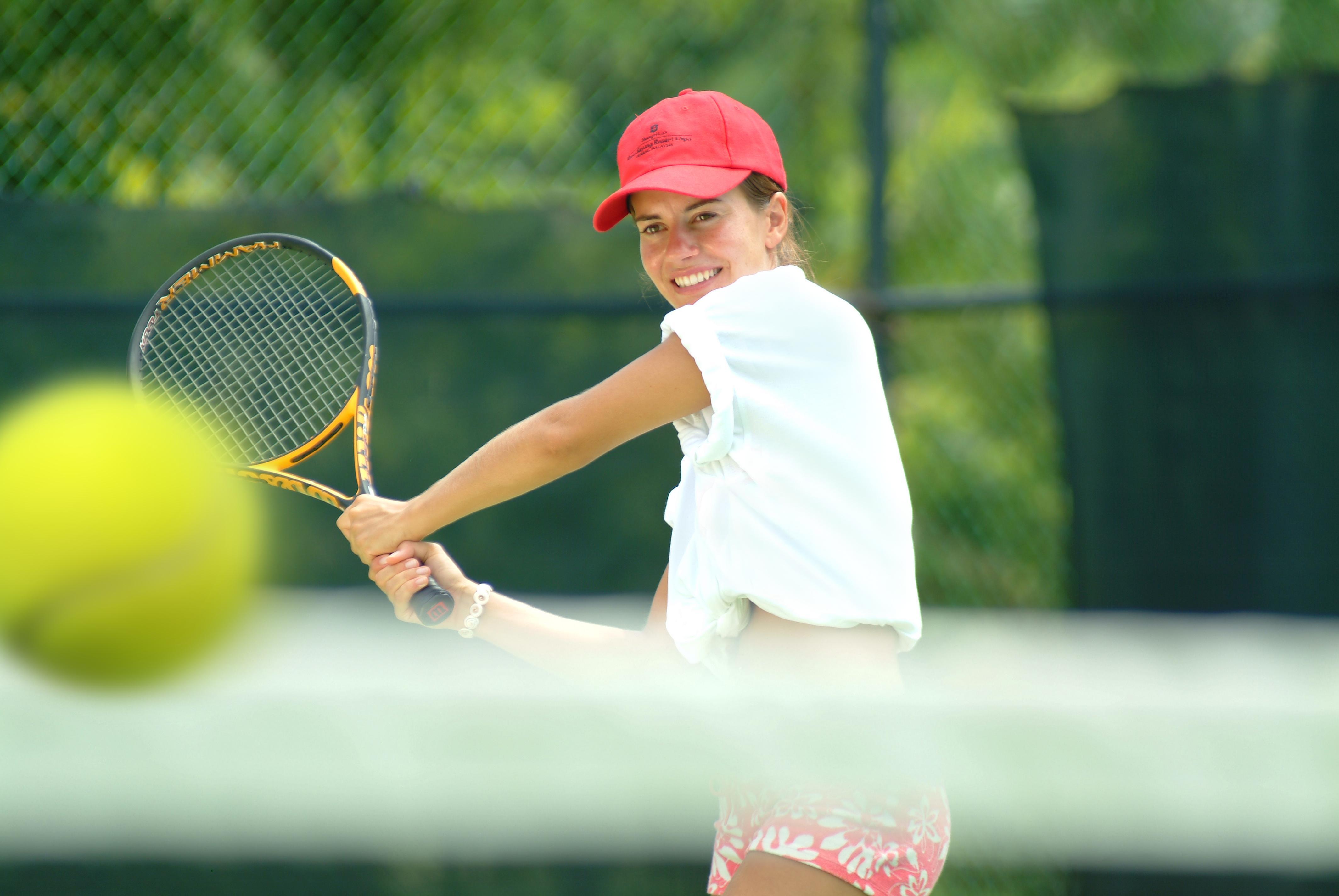 Shangri-La Rasa Sayang, Penang Batu Feringgi Exteriér fotografie A player preparing to hit a backhand