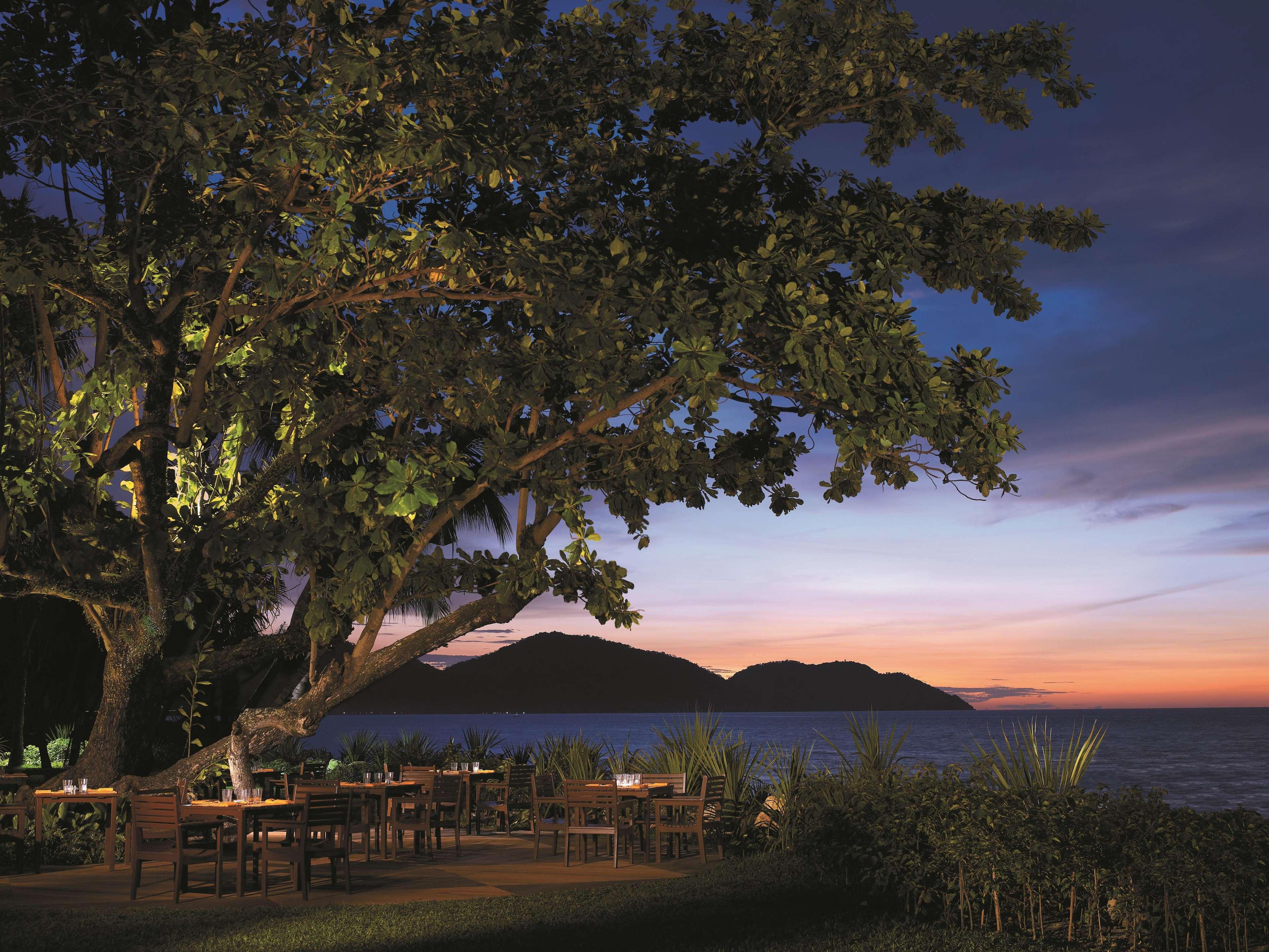 Shangri-La Rasa Sayang, Penang Batu Feringgi Exteriér fotografie View of the resort