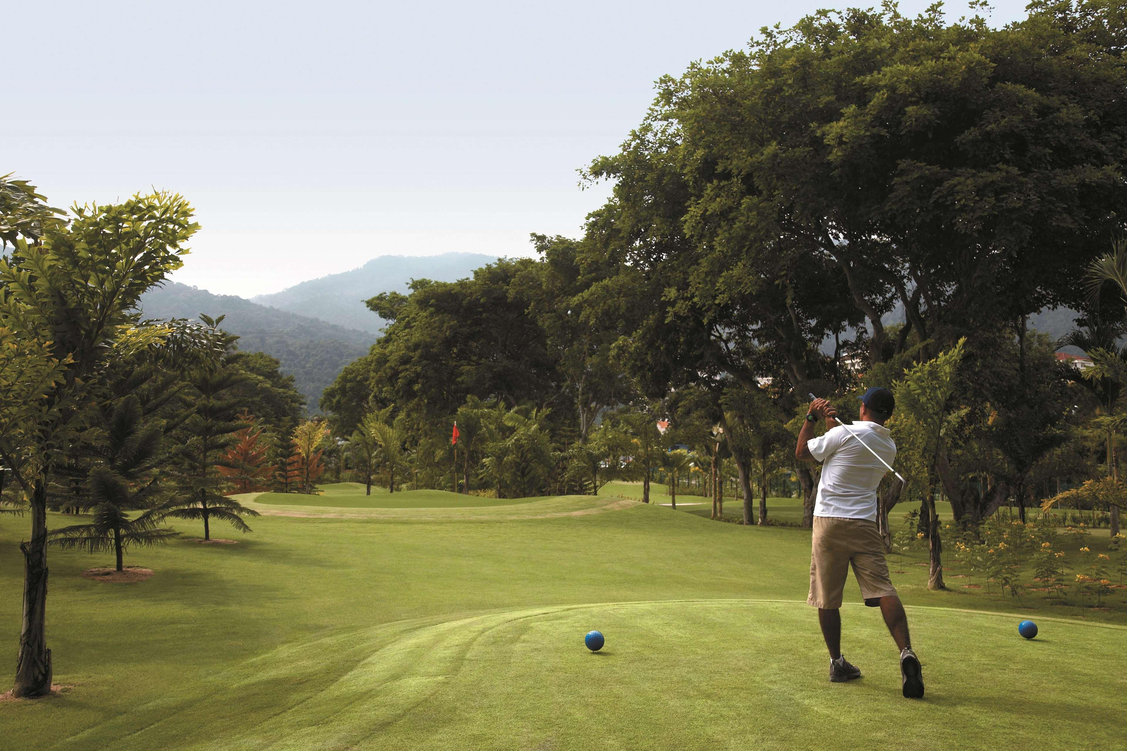 Shangri-La Rasa Sayang, Penang Batu Feringgi Exteriér fotografie Golf course at the Royal Lake Club